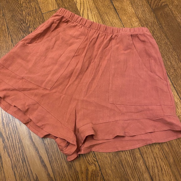 Rose colored elastic waist shorts - Picture 3 of 4
